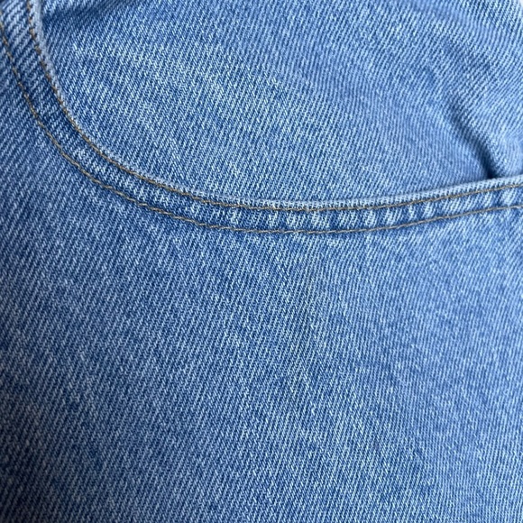 Vintage Levi’s 560 light wash loose fit tapered leg high waist size 34x34 - Picture 7 of 9